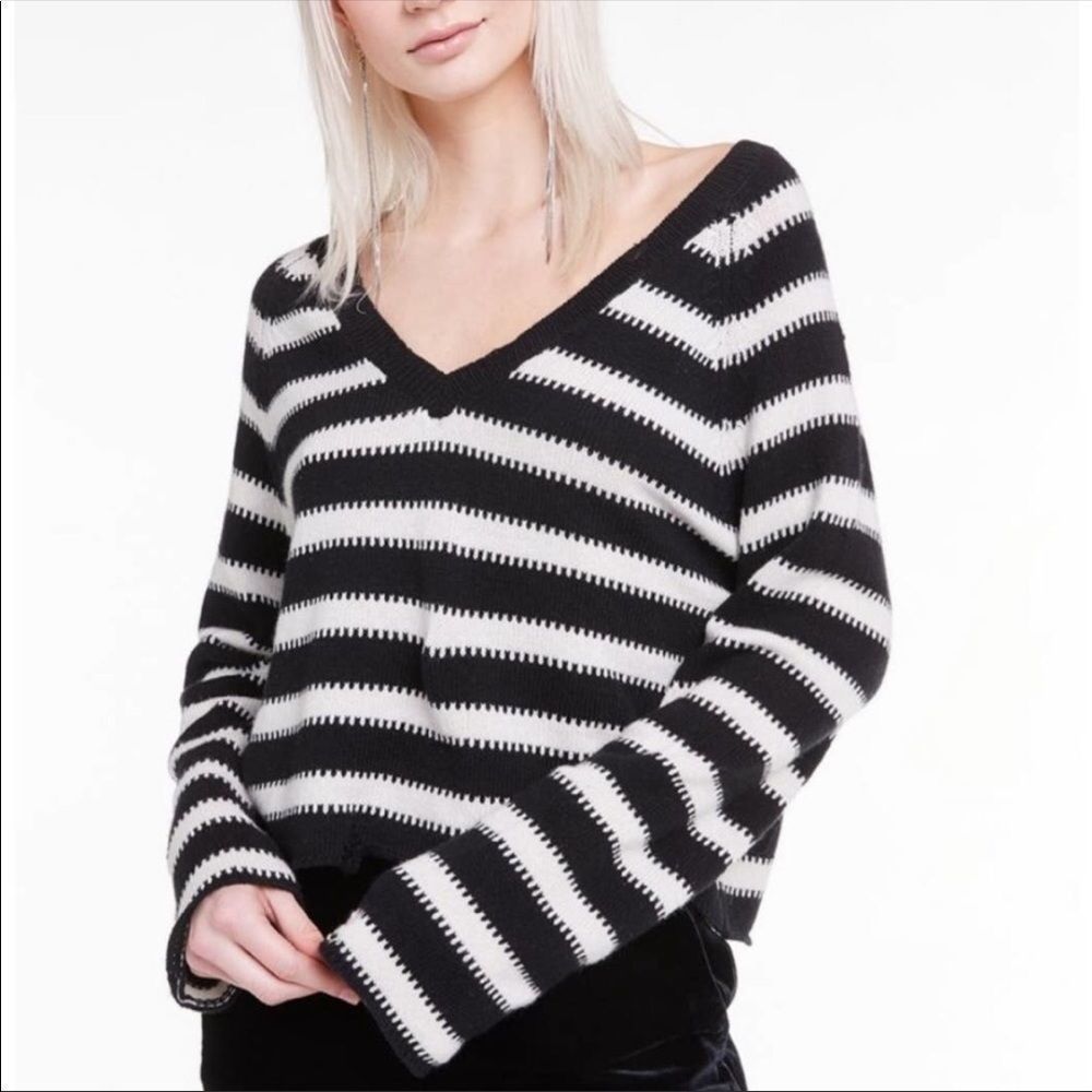 WILDFOX Leanne Optic Stripe Distressed V-Neck Pullover Knit Sweater Size Small